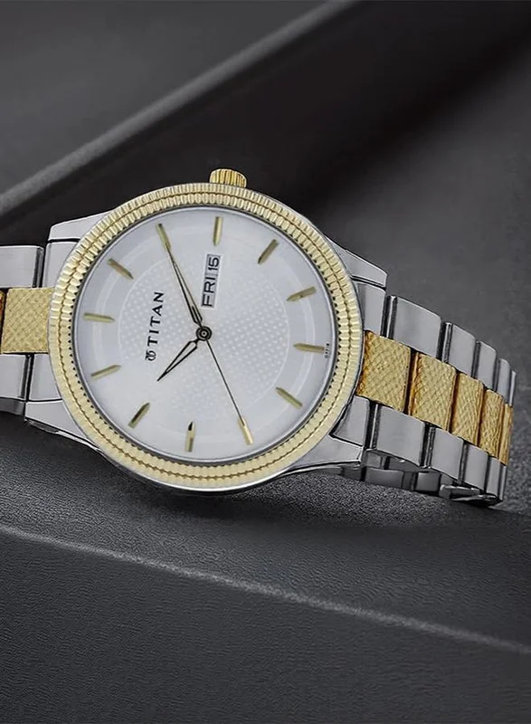 تيتان ساعة تيتان كوارتز بعقارب مع عرض اليوم والتاريخ ومينا فضي وحزام ستانلس ستيل للرجال